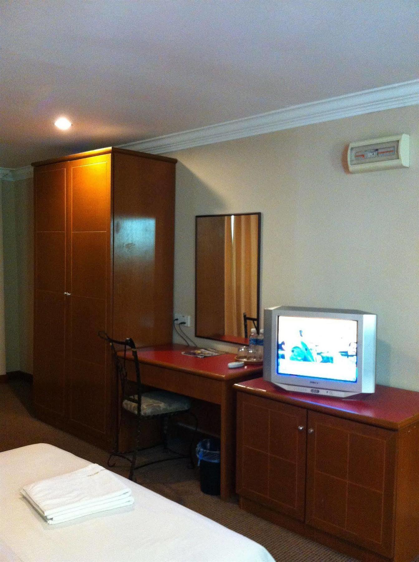 Seri Borneo Hotel Kota Kinabalu Exterior foto